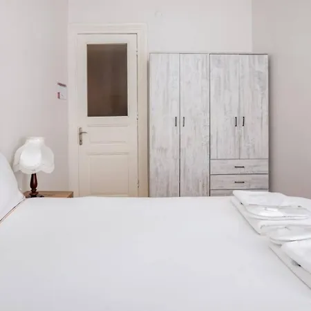 Apartment Vibrant 4bed1bath Heart Of Beyoglu! #389 Istanbul