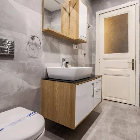 Vibrant 4bed1bath Heart Of Beyoglu! #389