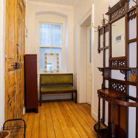 Vibrant 4bed1bath Heart Of Beyoglu! #389
